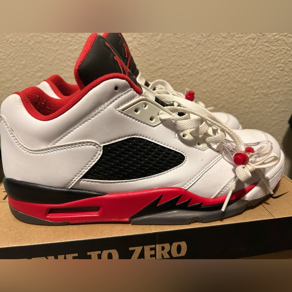 Air Jordan 5 Retro - Picture 4 of 6